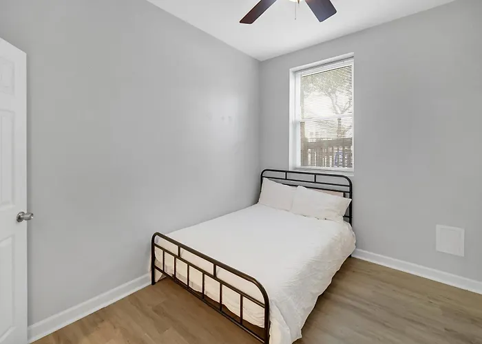 Heart Of 4 Bedroom Chicago